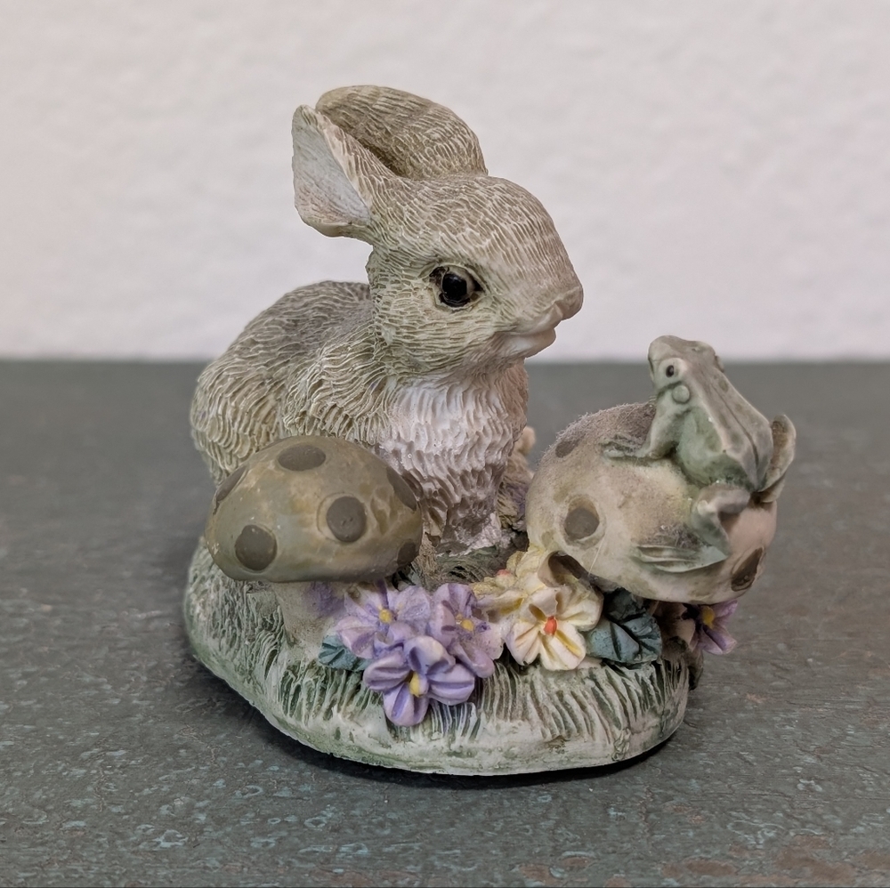 Vintage 1998 Russ Figurine Natures Wonder Bunny Rabbit Frog Mushroom 2.5in Resin